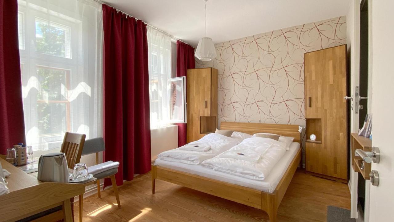 Frauenhotel Hanseatin - Women Only Hotel Hamburg-Harburg