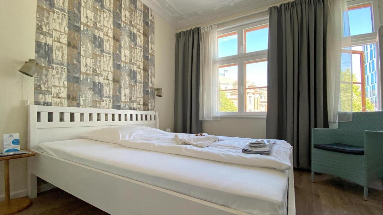 Frauenhotel Hanseatin - Women Only Hotel Hamburg-Harburg